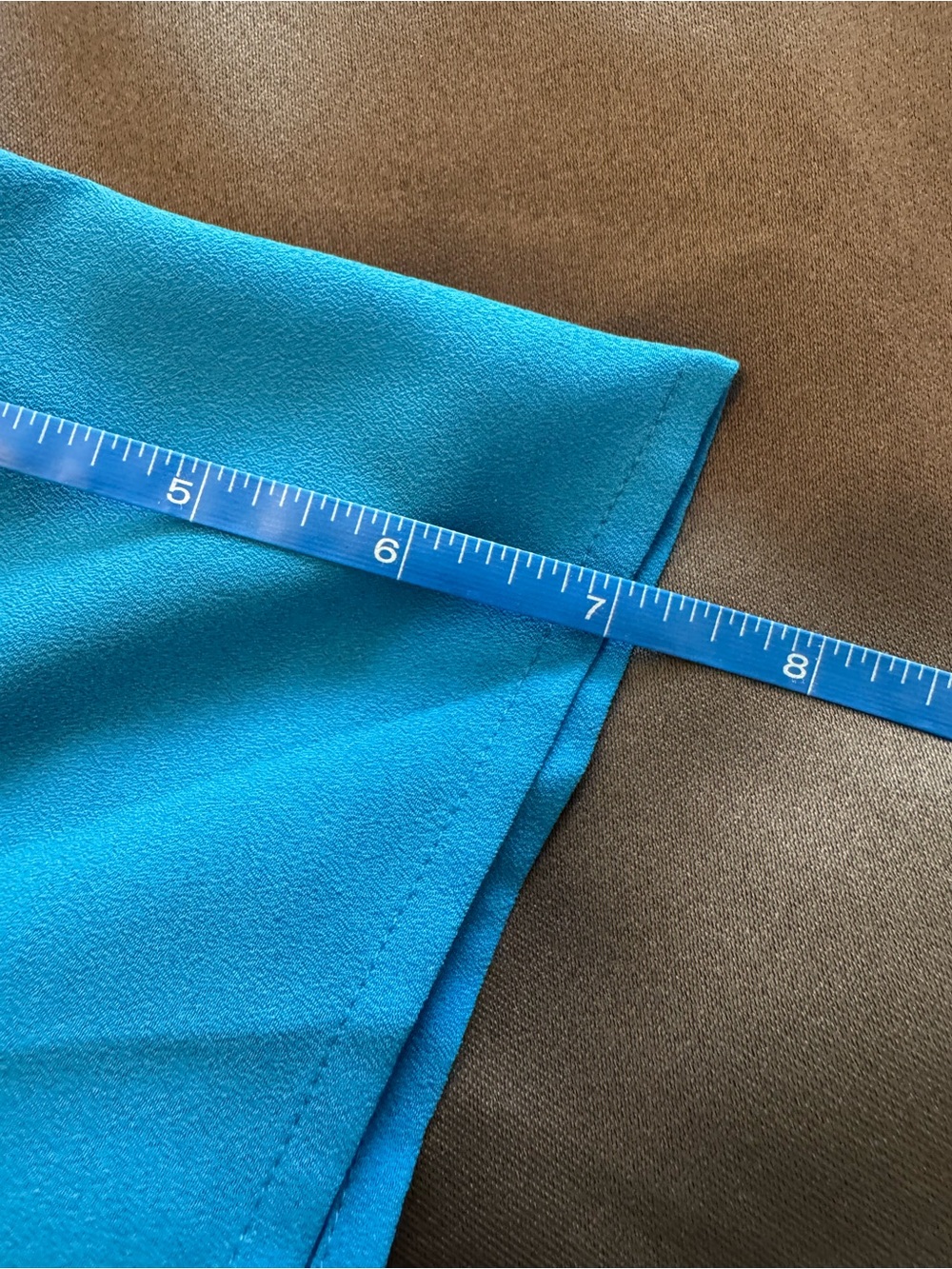 EUC Van Heusen Women’s Vibrant Blue Short Sleeve Blouse – Scoop Neck Pullover- L - Picture 8 of 9